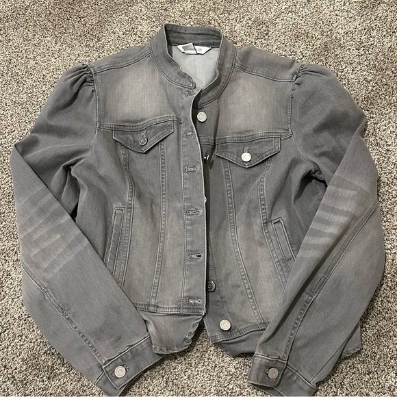 Sold - Picture 2 of 9